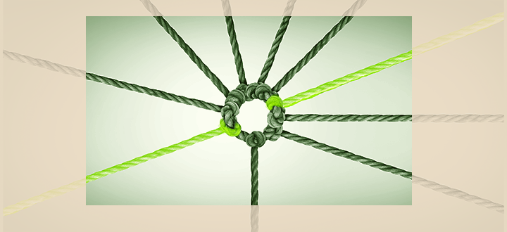 Abbildung eines hervorgehobenen grünen Puzzle Teilchens, welches auf weiteren weißen Puzzle Teilchen liegt